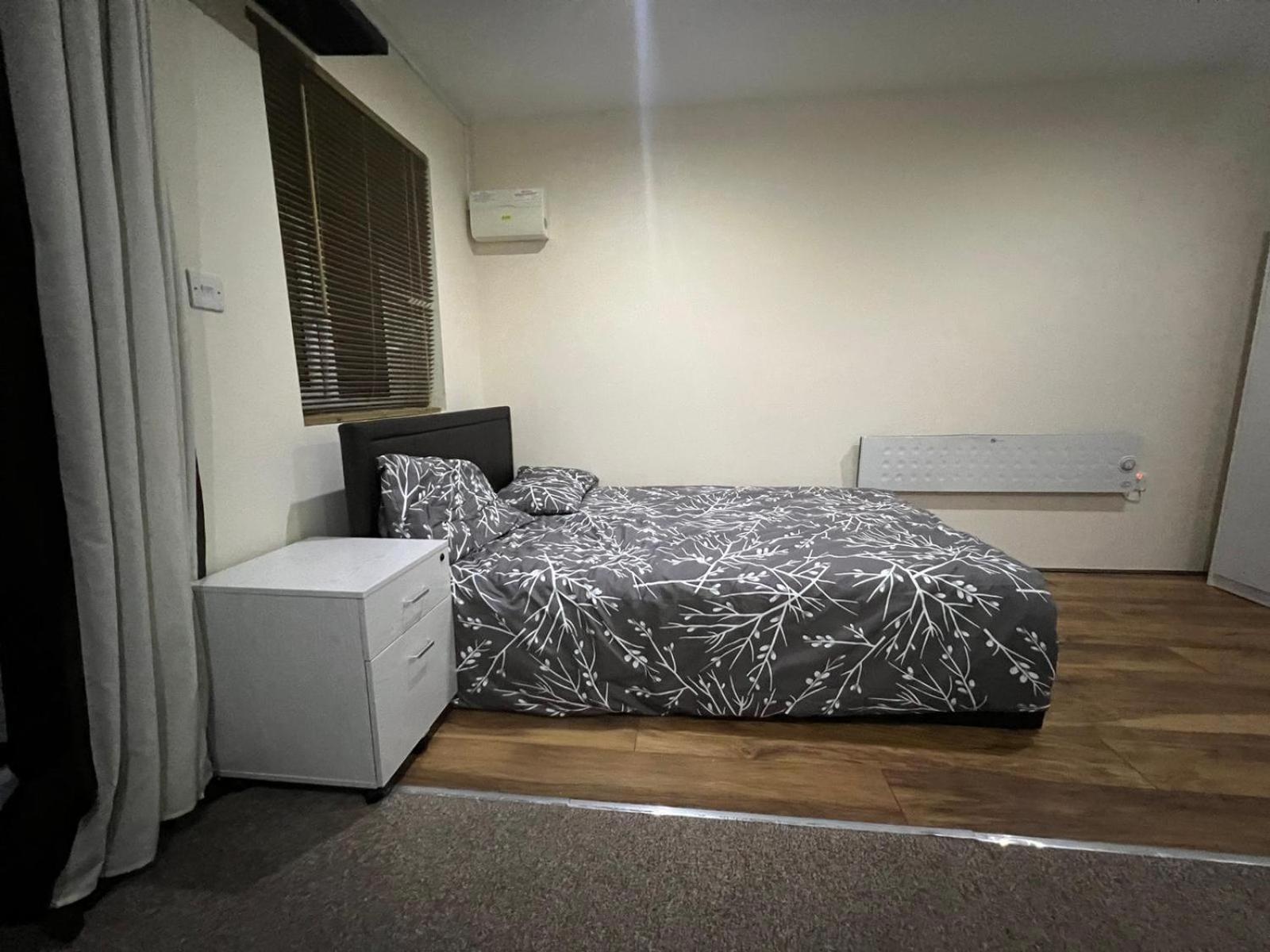 Modern Studio In Rayners Lane Pinner Harrow Near Wembley Greater London エクステリア 写真